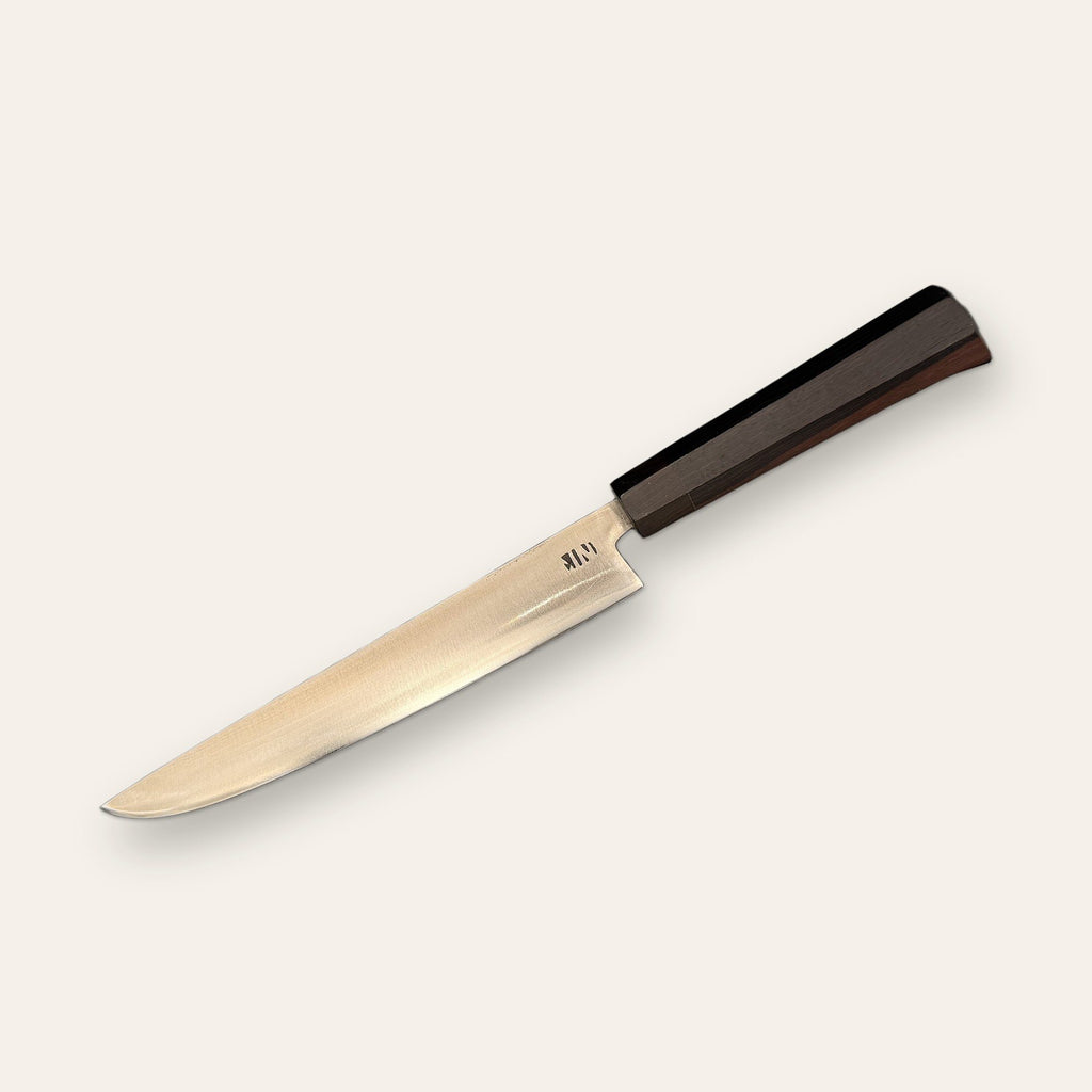 Couteau Fish trancheur Forge Tay, finition inox, fond crème